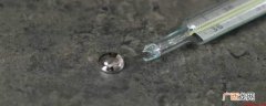 水银是一种液态金属,与水不相容,并不会发生化学反应 水银遇水会怎样